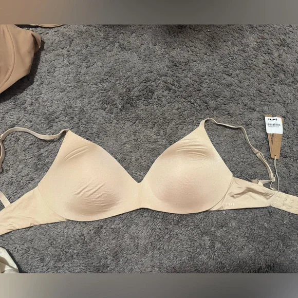 BNWT SKIMS Wireless Form Push Up Plunge Bra- 32DD (Sand) - Picture 4 of 5